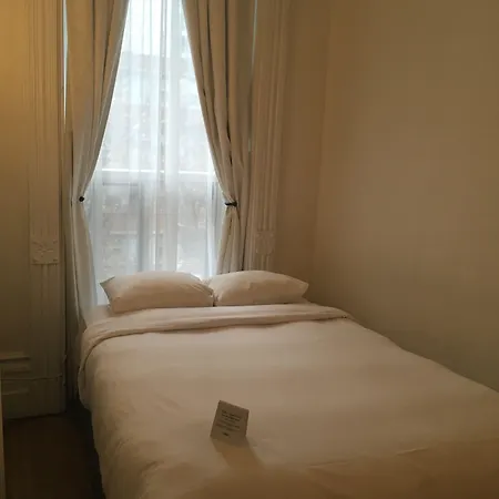 Ambrose House & Cafe - Self Check-In Guesthouse-3