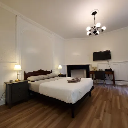Ambrose House & Cafe - Self Check-In Guesthouse-2